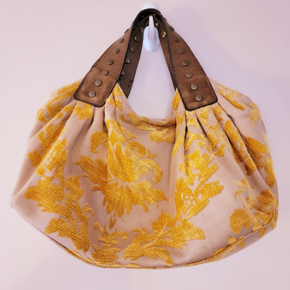 • BOHO VELVET HOBO CARPET BAG •